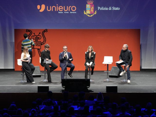 #Cuoriconnessi decima edizione: Unieuro e Polizia di Stato coinvolgono (anche) i genitori
